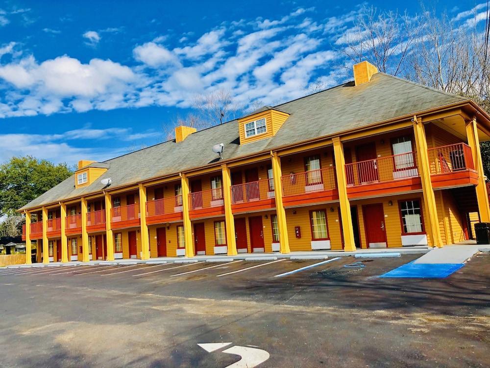 Baymont By Wyndham Selma Hotel Exterior photo