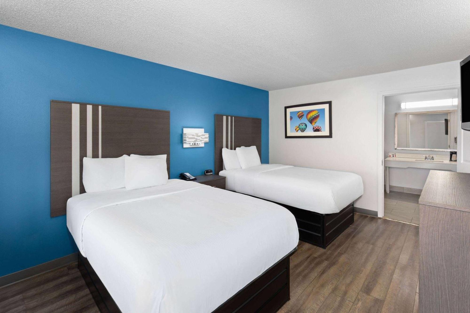 Baymont By Wyndham Selma Hotel Exterior photo
