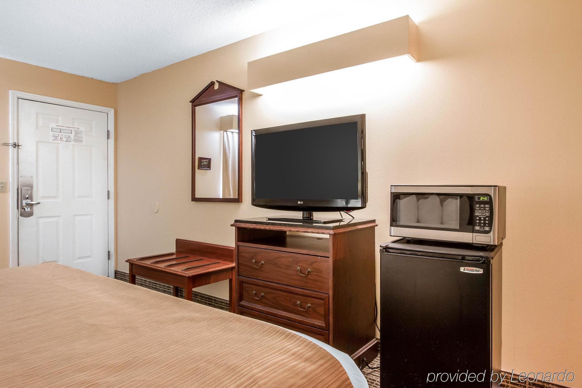 Baymont By Wyndham Selma Hotel Exterior photo