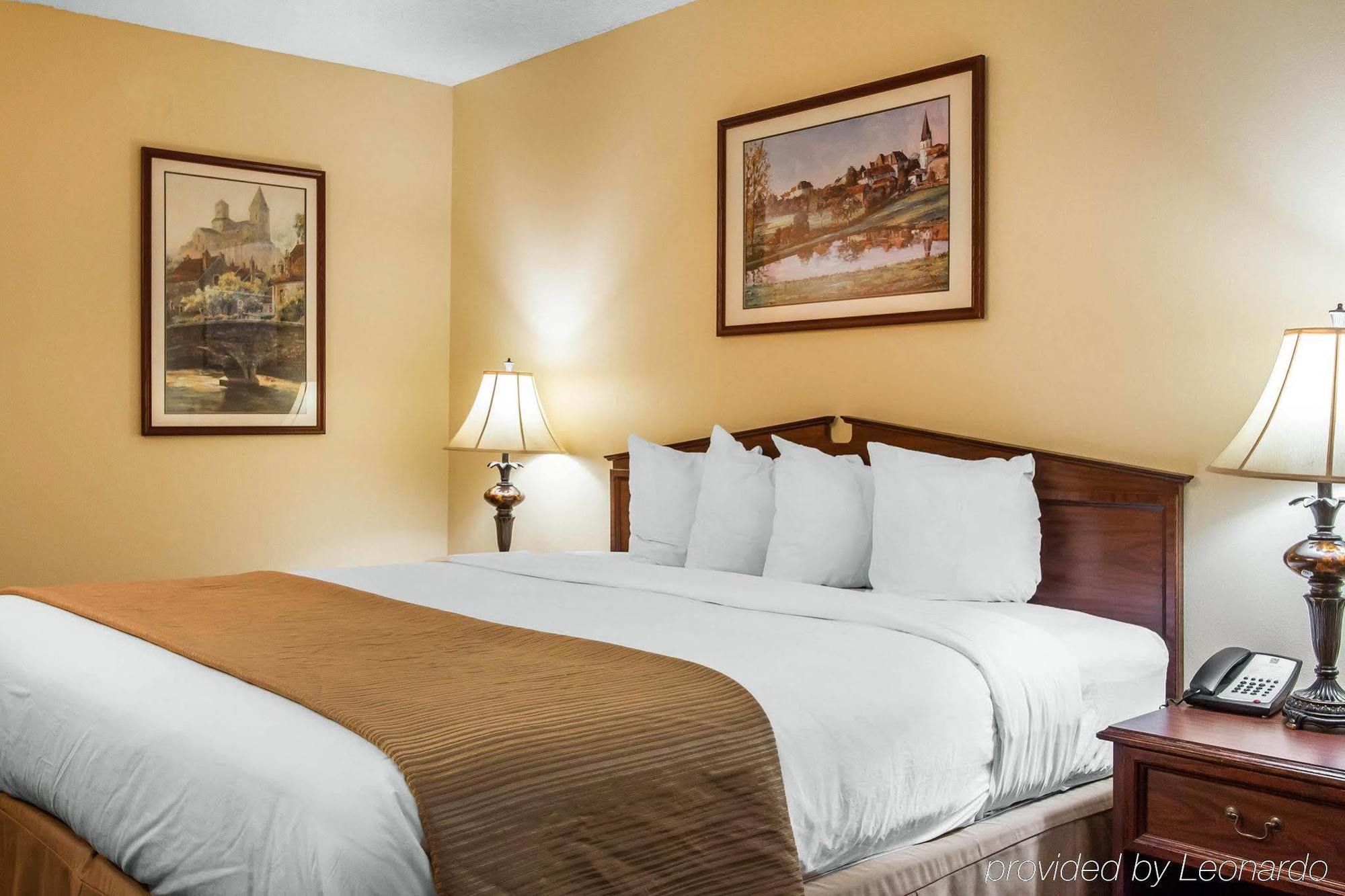 Baymont By Wyndham Selma Hotel Exterior photo