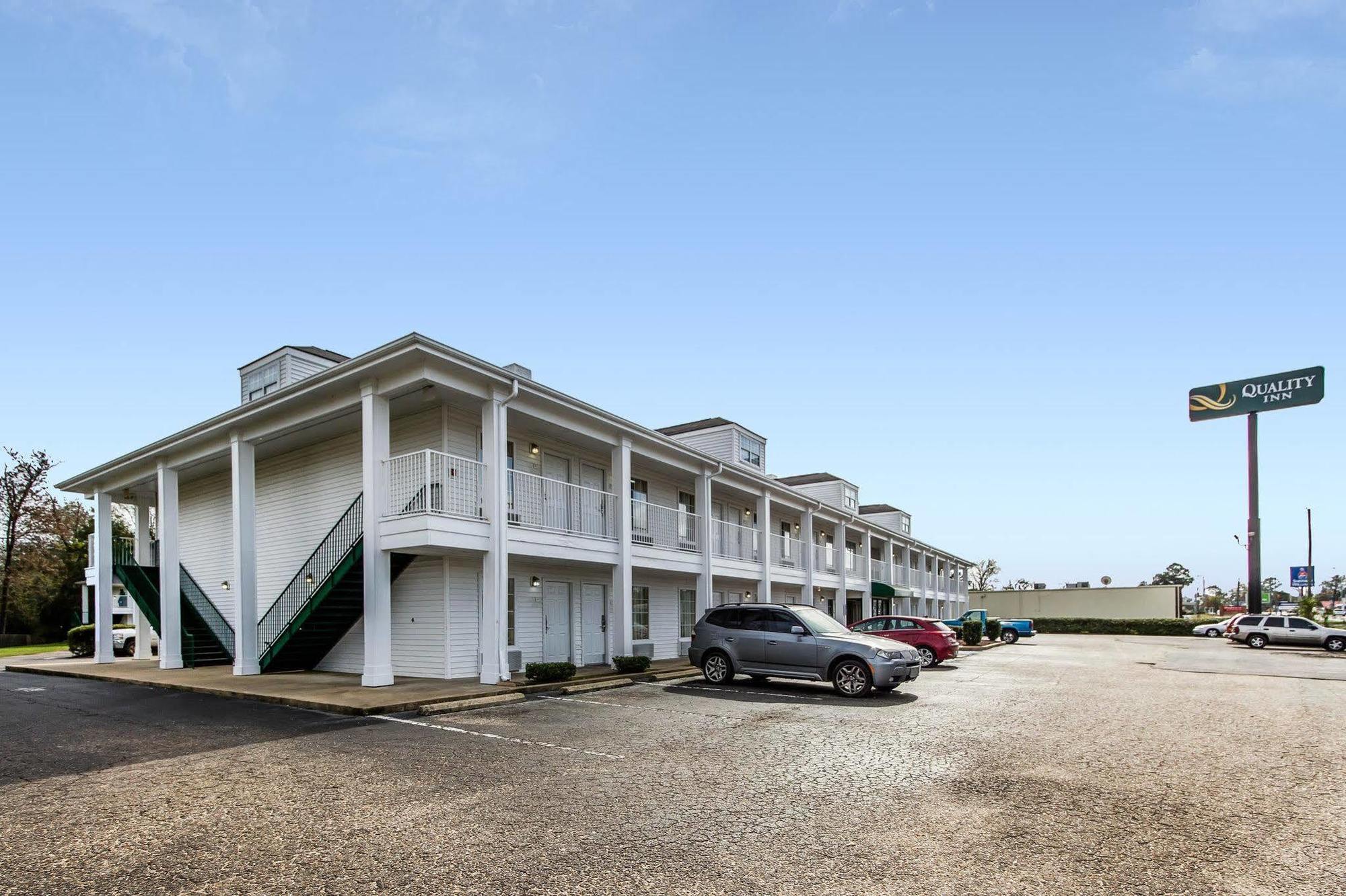 Baymont By Wyndham Selma Hotel Exterior photo